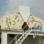 履帶式移動站與輪胎式移動站哪個(gè)更適合建筑垃圾處理工程項(xiàng)目 5 反擊破碎機(jī)零部件的保養(yǎng)是保證破碎機(jī)正常運(yùn)行的基本要素
